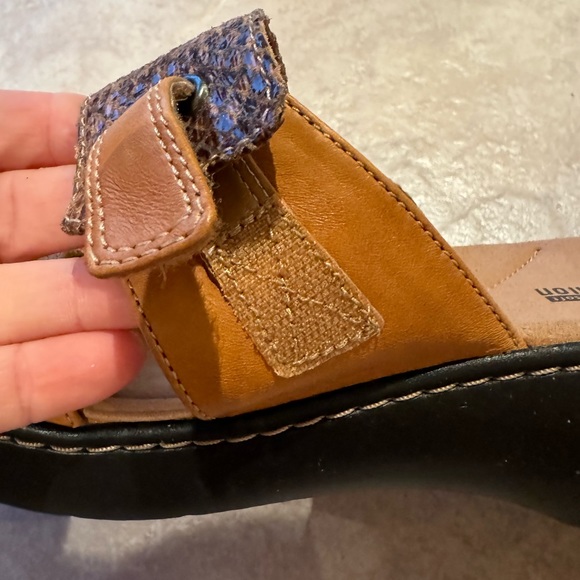 Never been worn Clarks fashion sandal. Size 10 - Picture 7 of 8